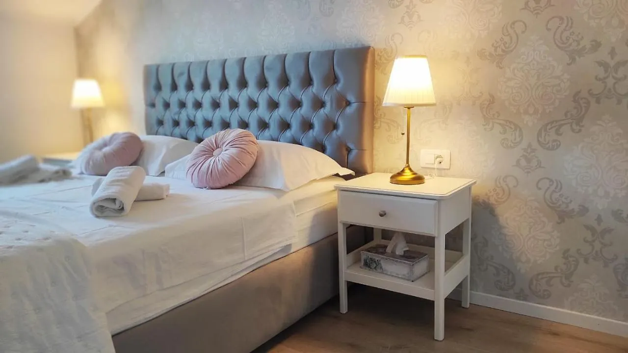 Seashell Apartment Split